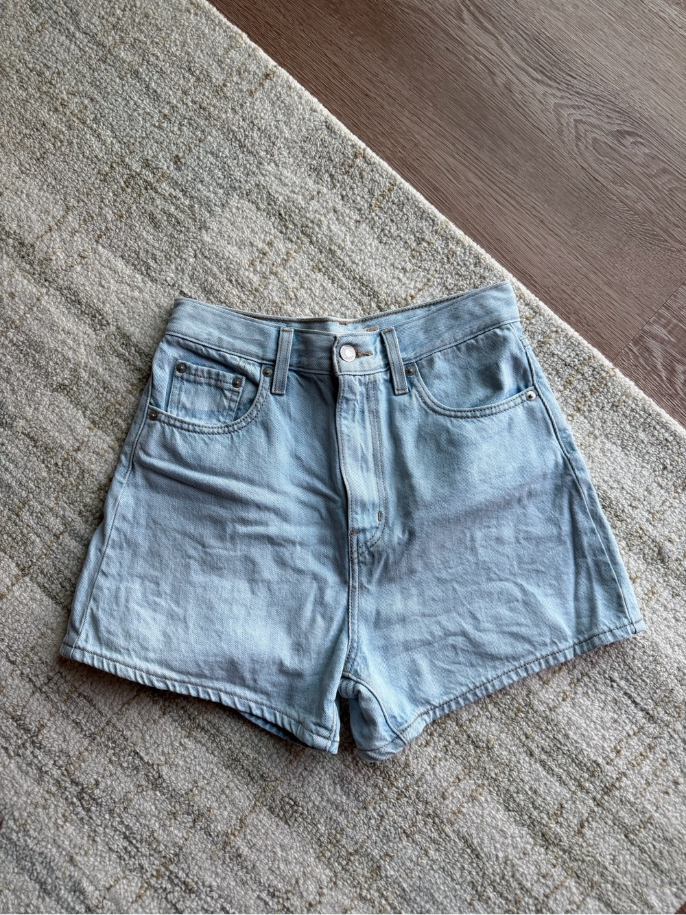 Levi’s high loose shorts